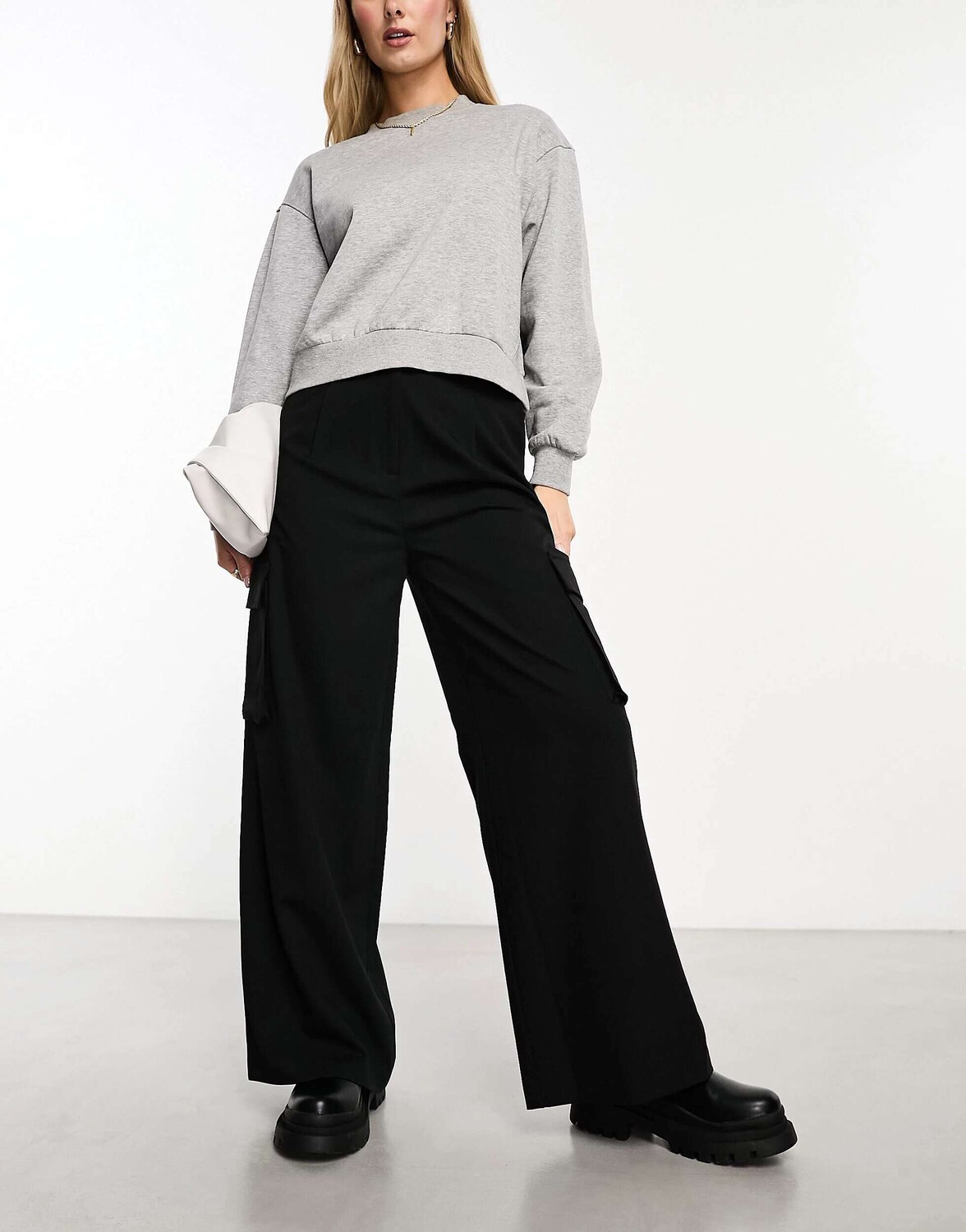 

Черные брюки карго строгого кроя ASOS Hourglass, Черный