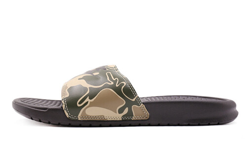 

Камуфляжный принт Nike Benassi JDI