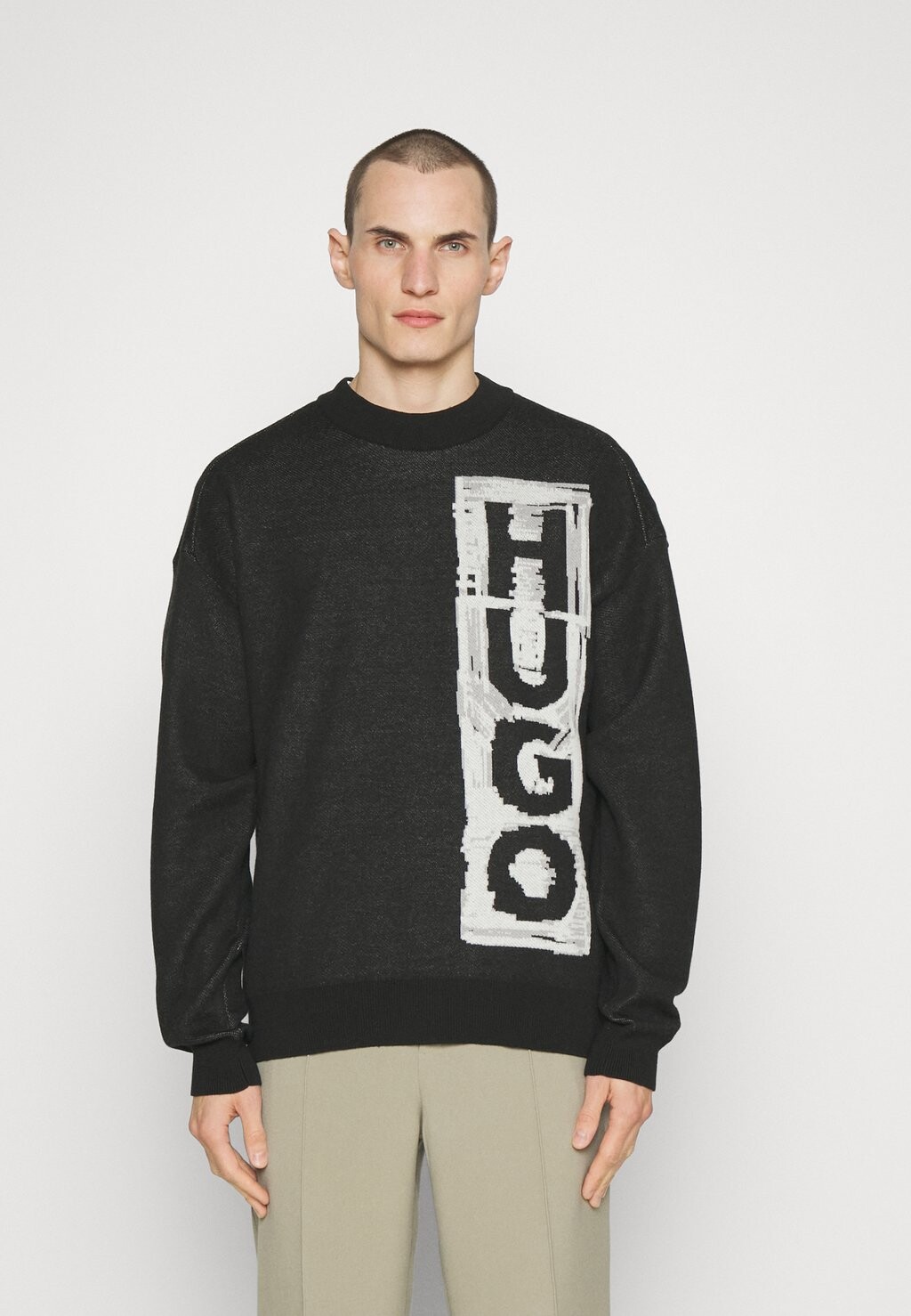 

Свитер HUGO