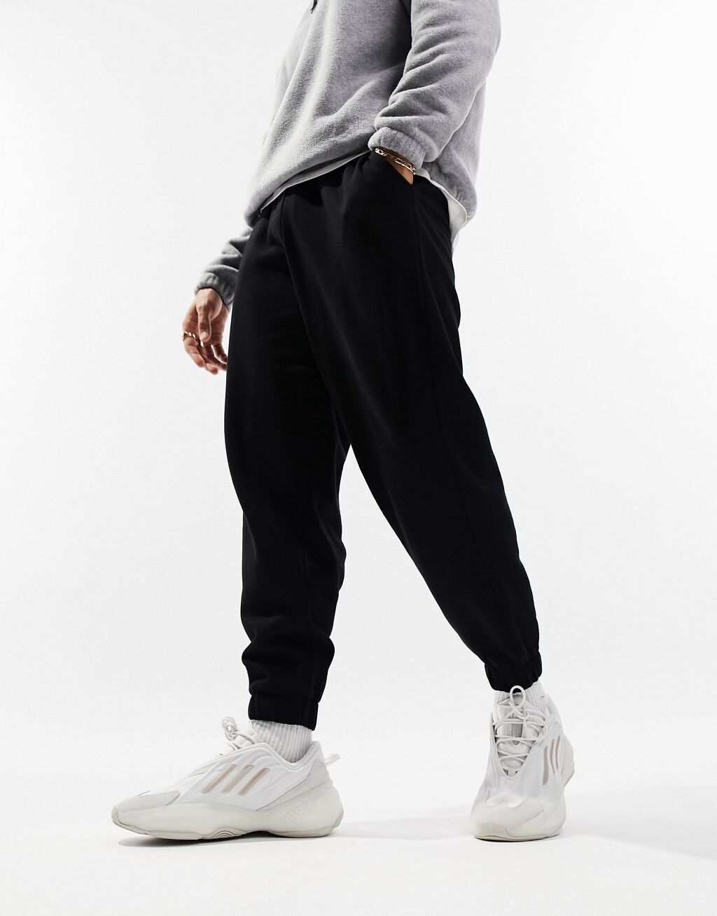 

Черные свободные джоггеры ASOS DESIGN