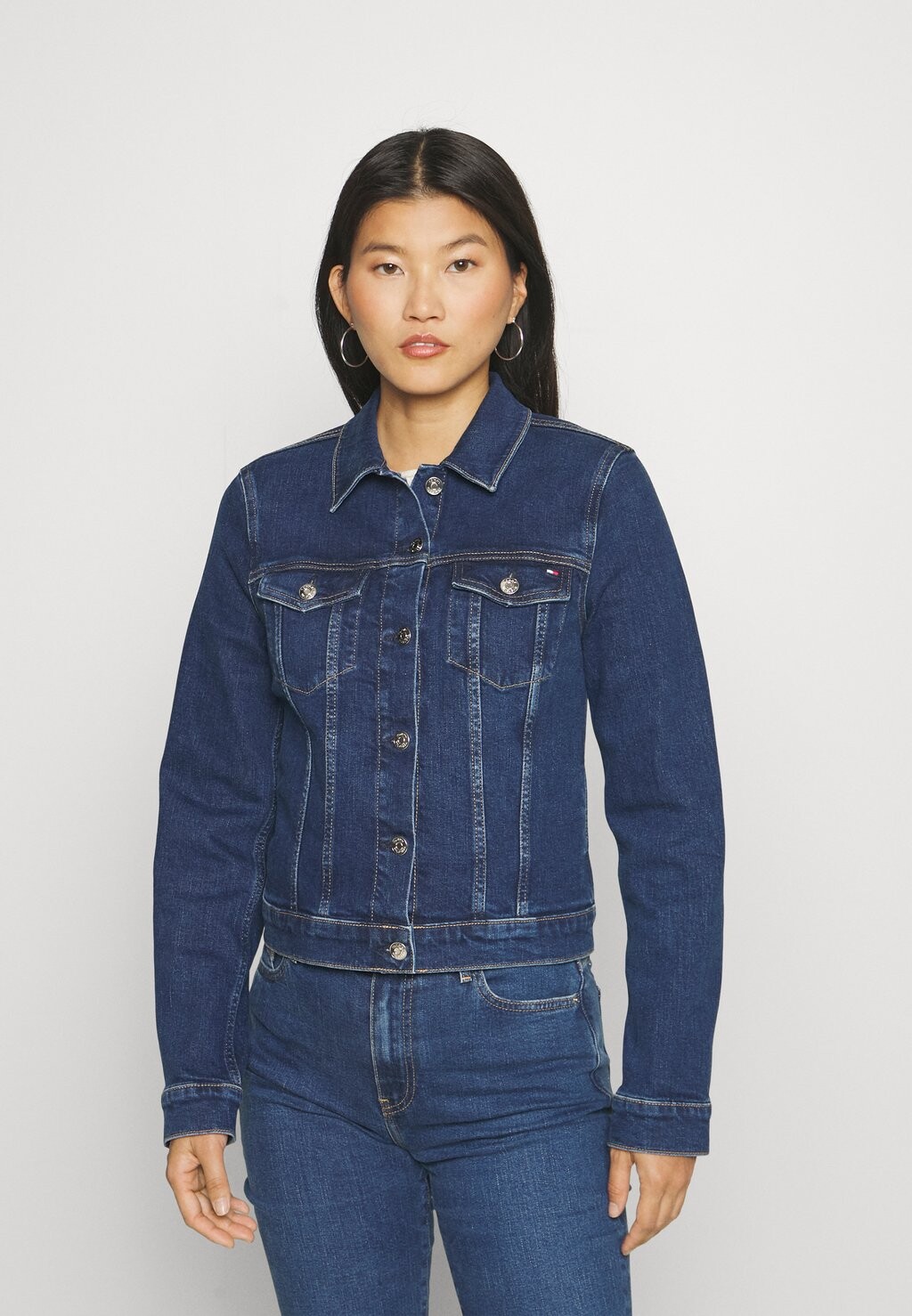 

Джинсовая куртка Tommy Hilfiger УЗКАЯ КУРТКА, цвет kai