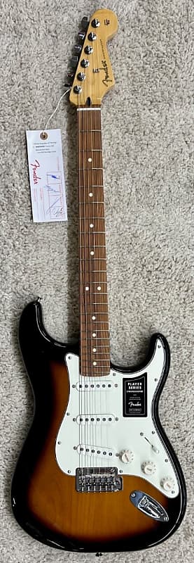 цена Электрогитара 70th Anniversary Fender Player Stratocaster Pau Ferro Fretboard, 2-Tone Sunburst