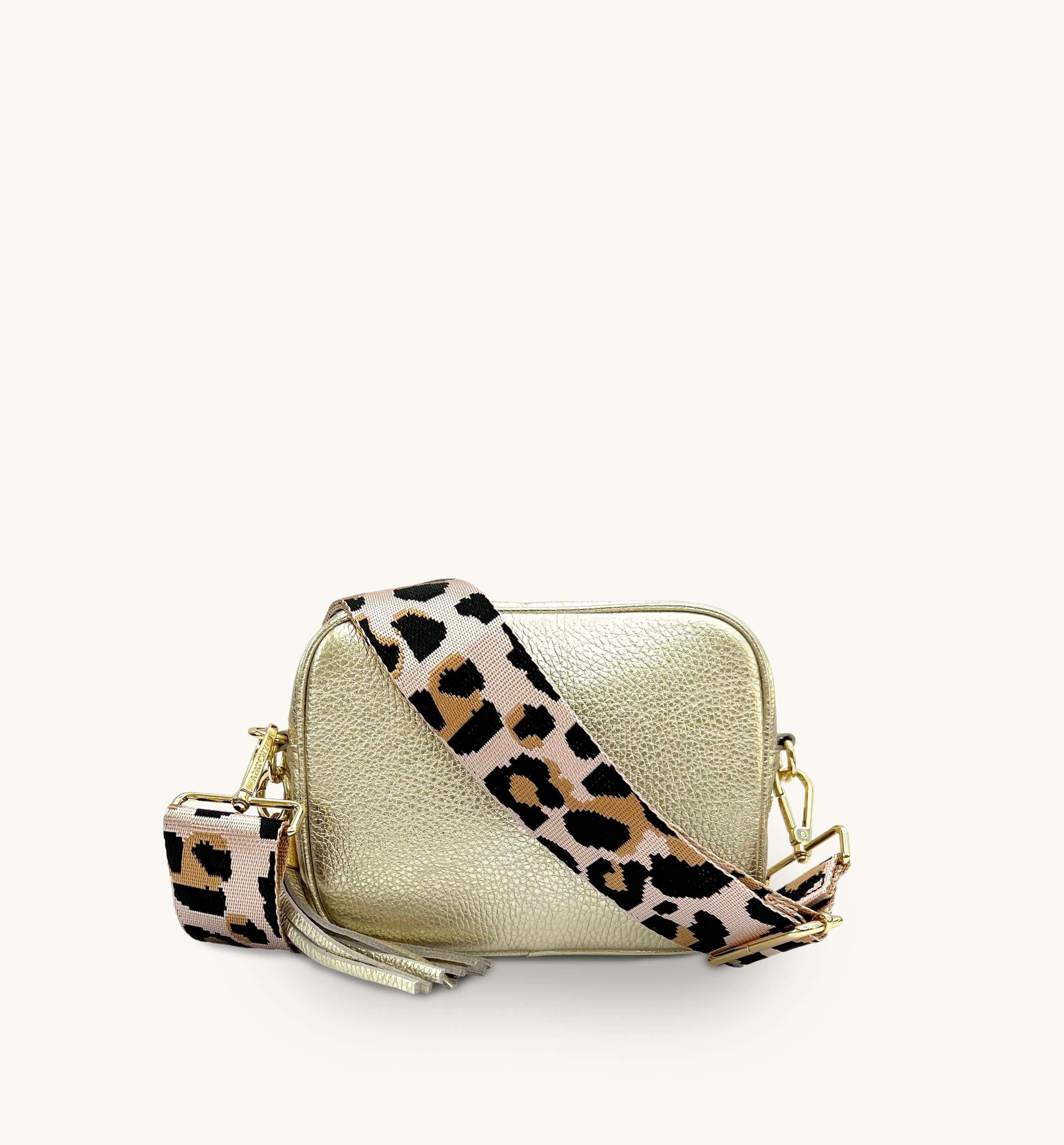 цена Золотая кожаная сумка через плечо с бледно-розовым леопардовым ремешком Apatchy London, золото