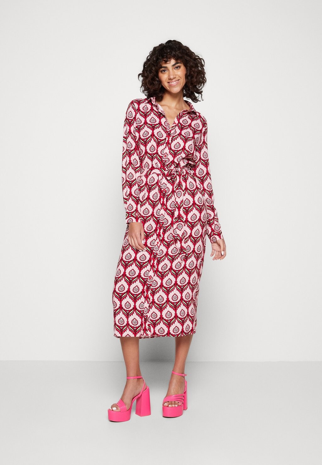 

Классическая рубашка VILA VILISE MIDI SHIRT DRESS, алый