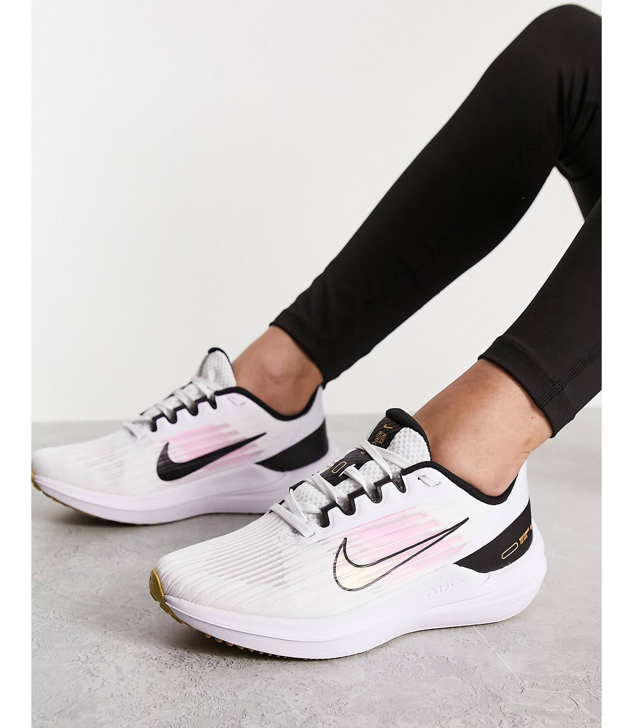 

Белые кроссовки Nike Running Air Winflo 9