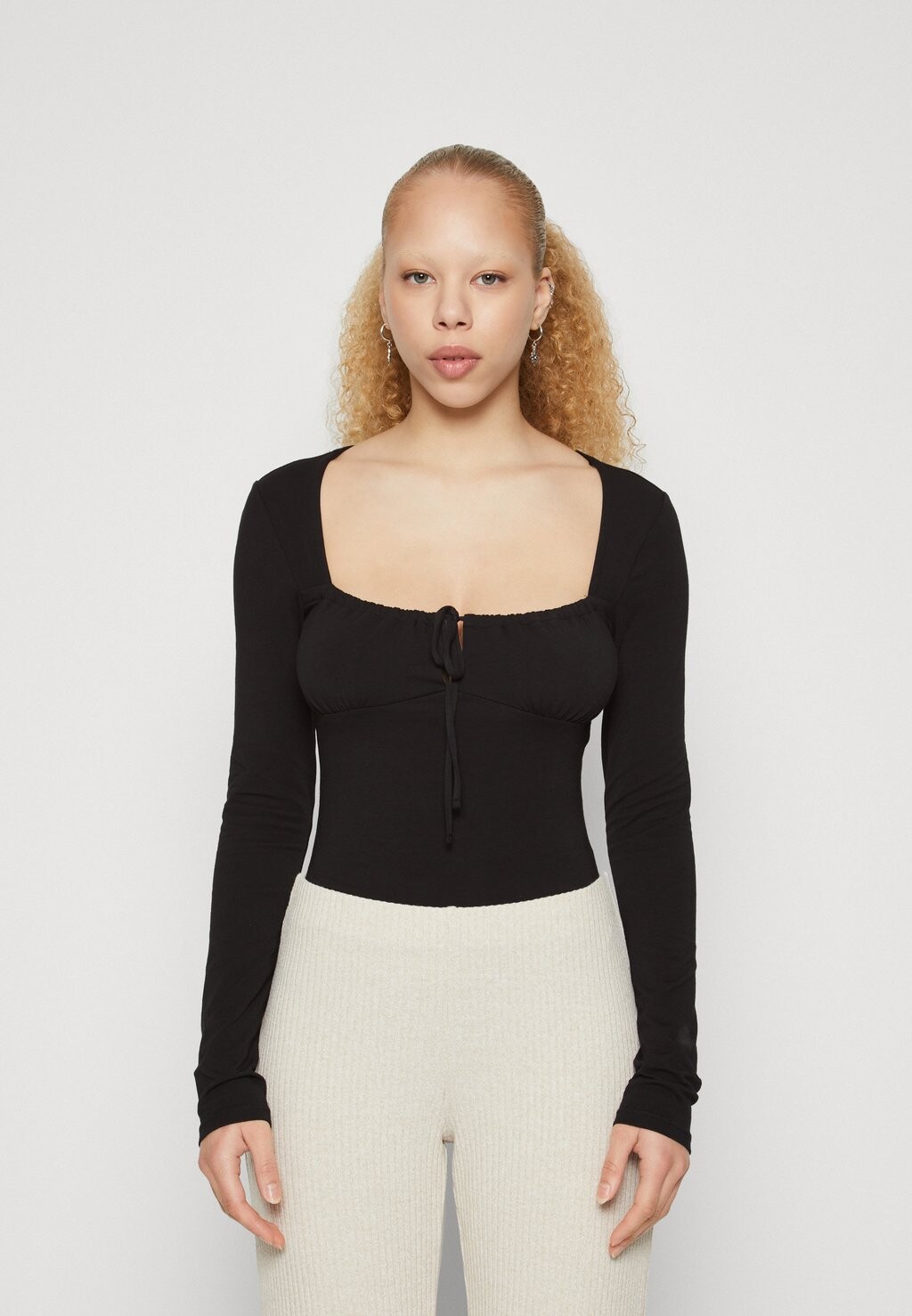 

Рубашка с длинным рукавом TIE Gina Tricot, цвет black