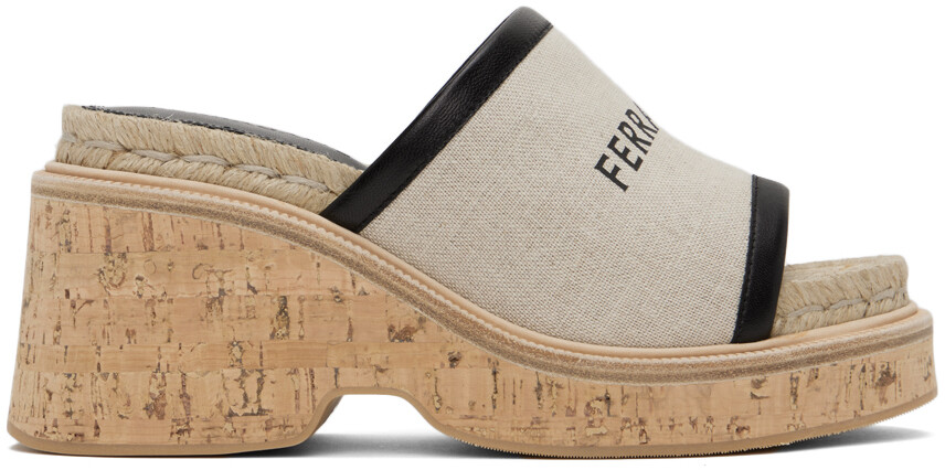

Бежевые массивные шлепанцы Ferragamo
