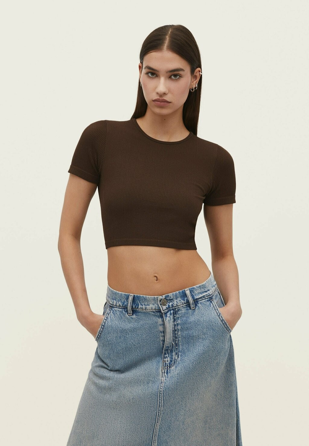 

Футболка с принтом Stradivarius, коричневый