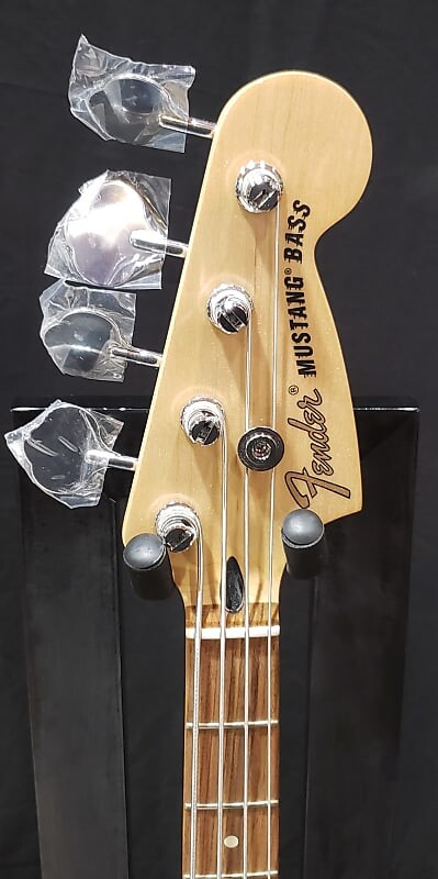

Басс гитара Fender Player Mustang Bass PJ with Pau Ferro Fretboard 2023 Firemist Gold