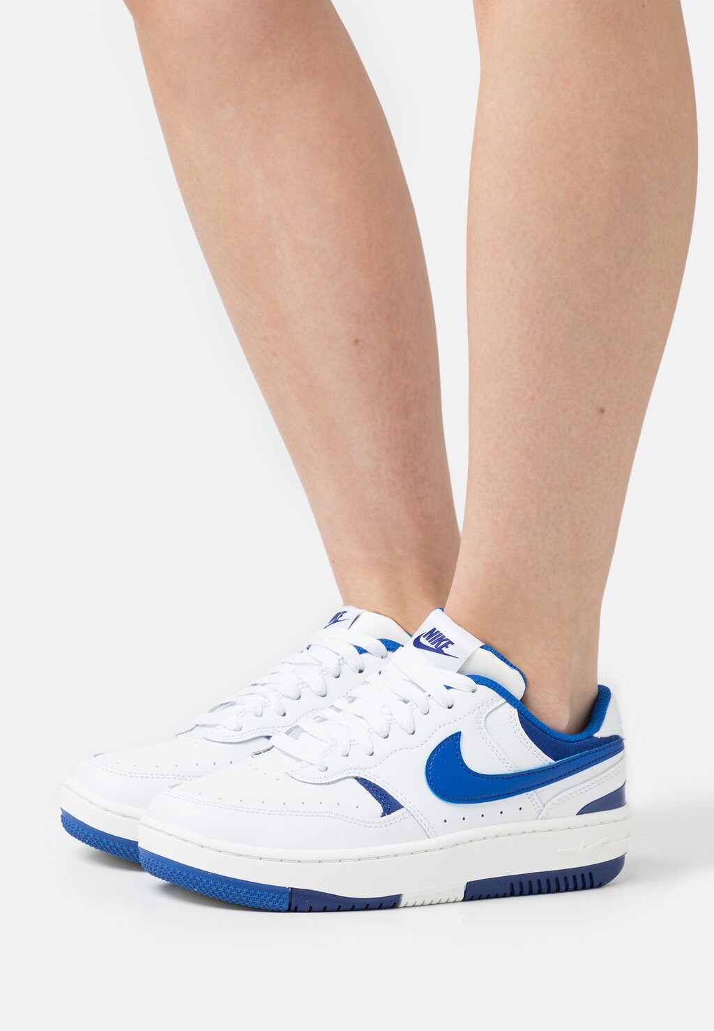 

Кроссовки Nike