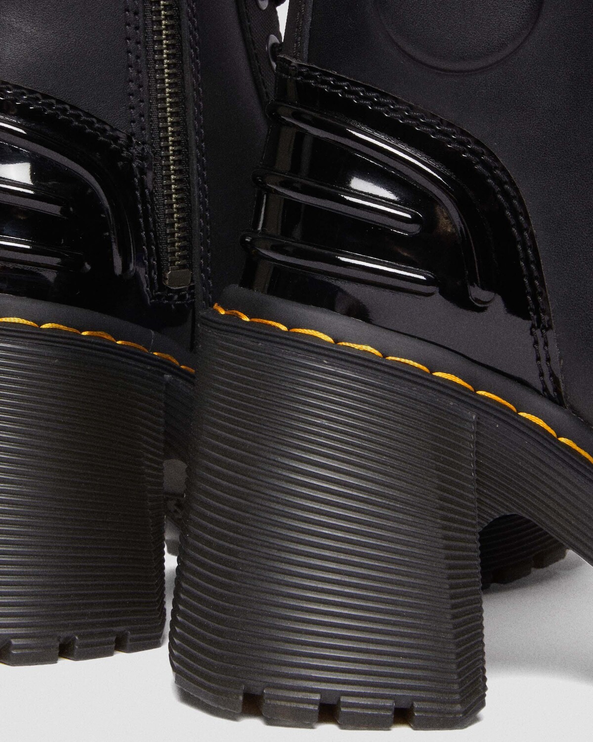 

Альтернативные кожаные ботинки на каблуке с 10 люверсами Gaya Dr. Martens