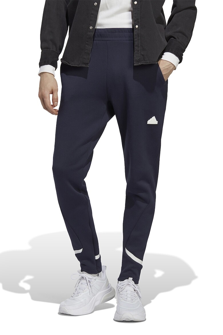

Приталенные спортивные штаны с косыми карманами Adidas Sportswear, синий