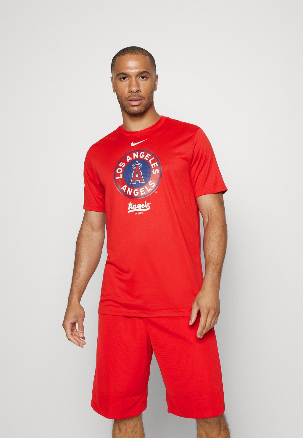 

Спортивная футболка Nike