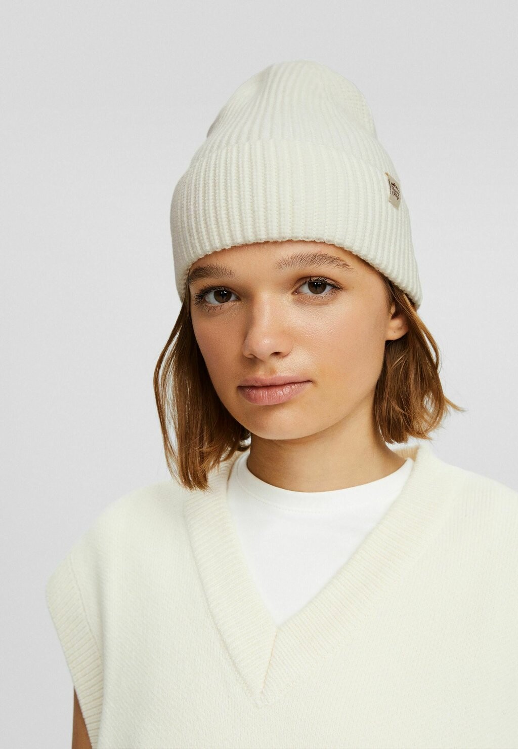 

Шапка-бини Label Bershka, белый