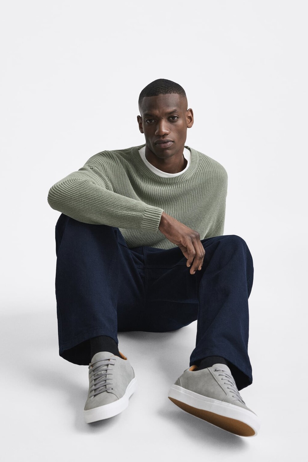 

Минималистичные кроссовки на шнуровке ZARA, серый