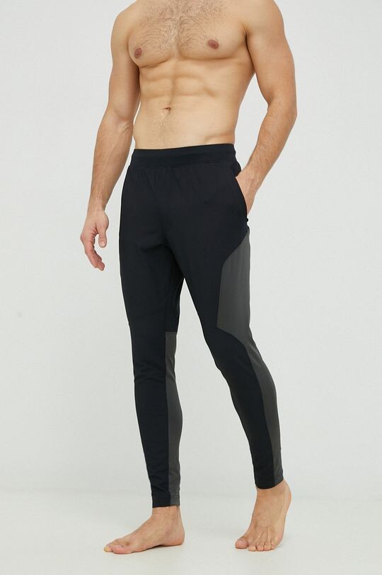 

Спортивные брюки Unstoppable Hybrid. Under Armour, черный