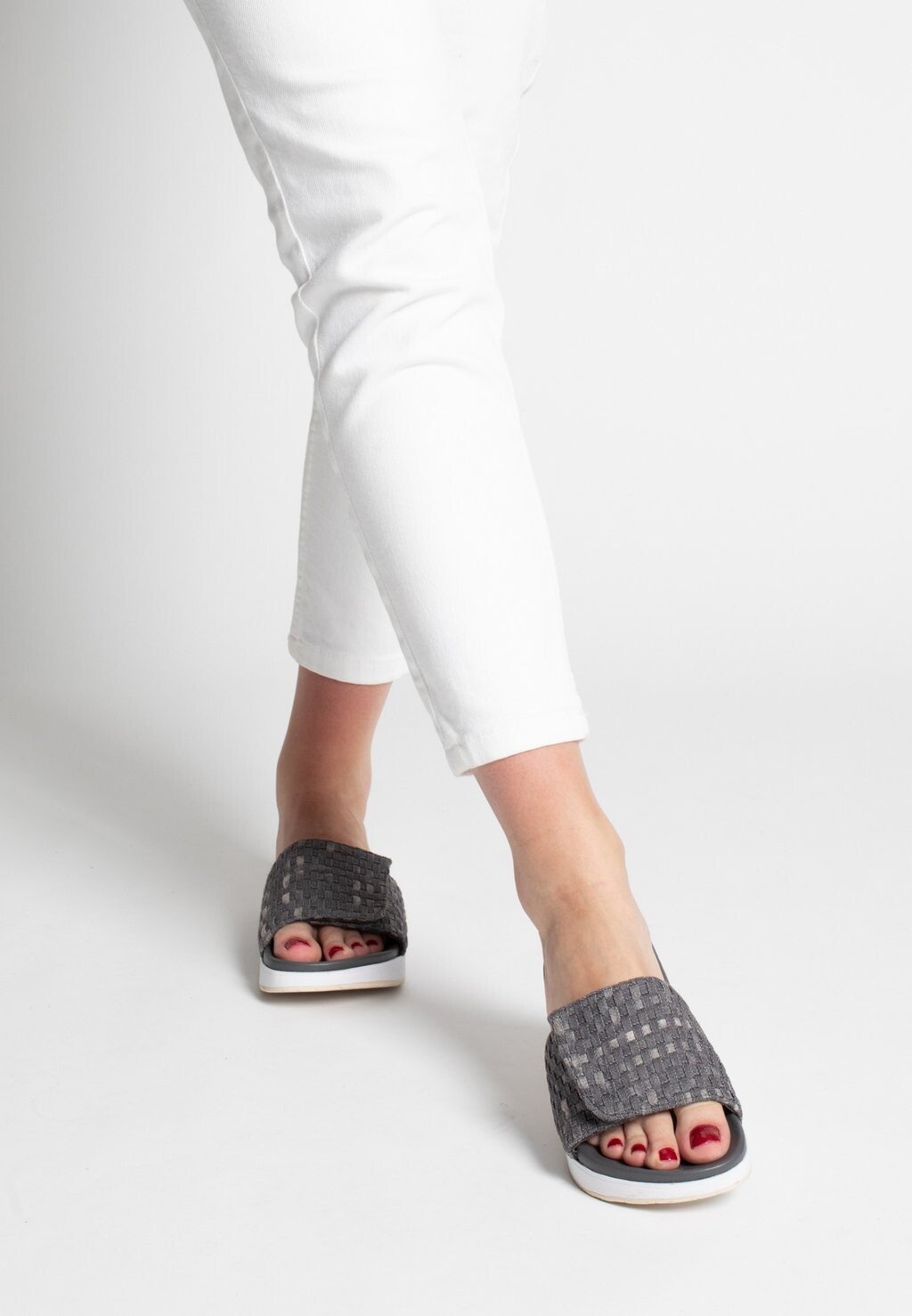 

Шлепанцы Minnetonka
