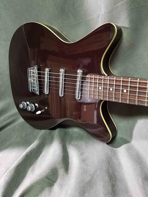 

Электрогитара Danelectro ’59 Triple Divine Dark Burgundy