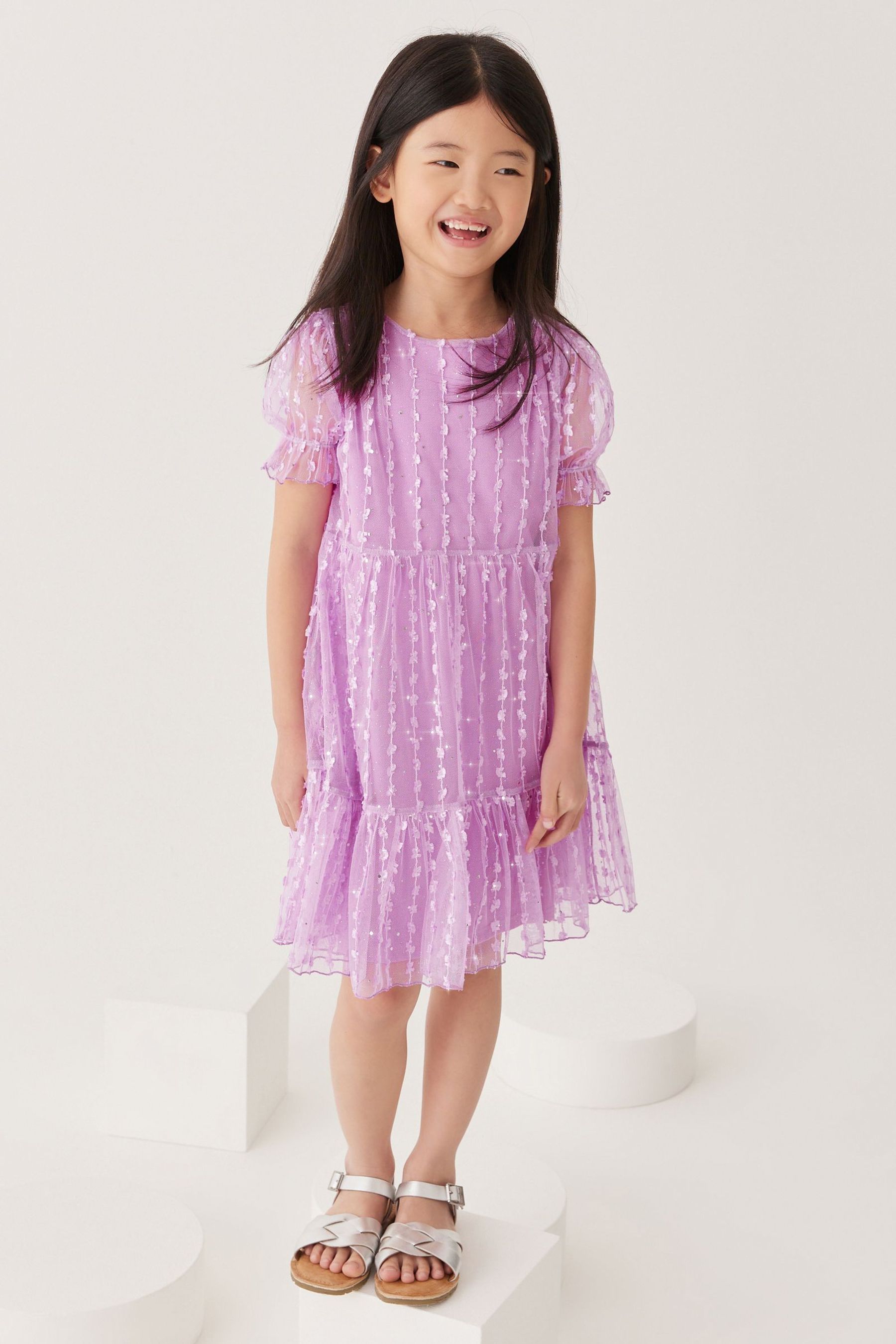 цена Вечернее платье из блестящей сетки с короткими рукавами Next, фиолетовый