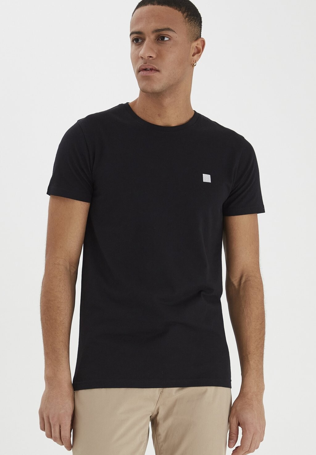 

Базовая футболка SDCONNI Solid, цвет black