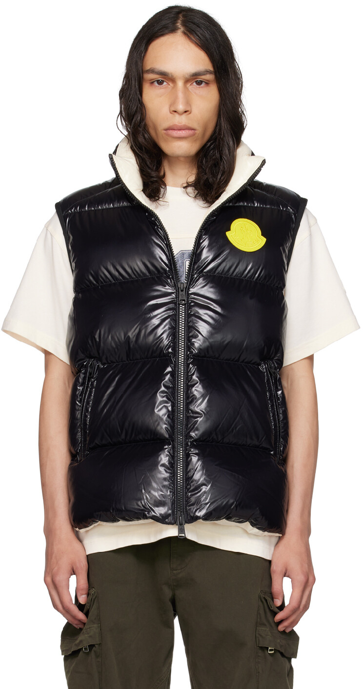 

Moncler Черный пуховик Sumido