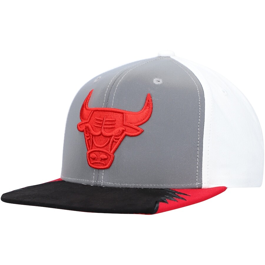 

Бейсболка Mitchell & Ness Chicago Bulls, серый