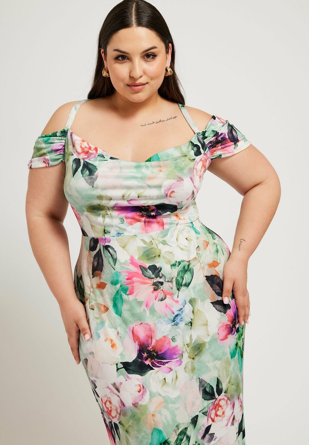 

Длинное платье FLORAL Yours Clothing, зеленый