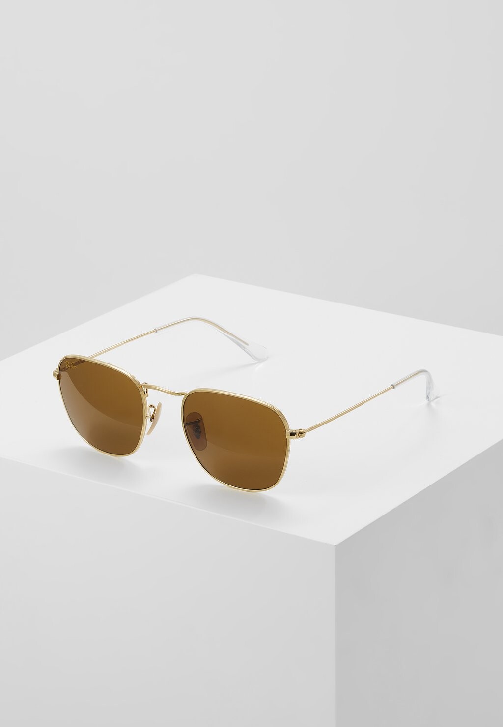 

Солнцезащитные очки Ray-Ban
