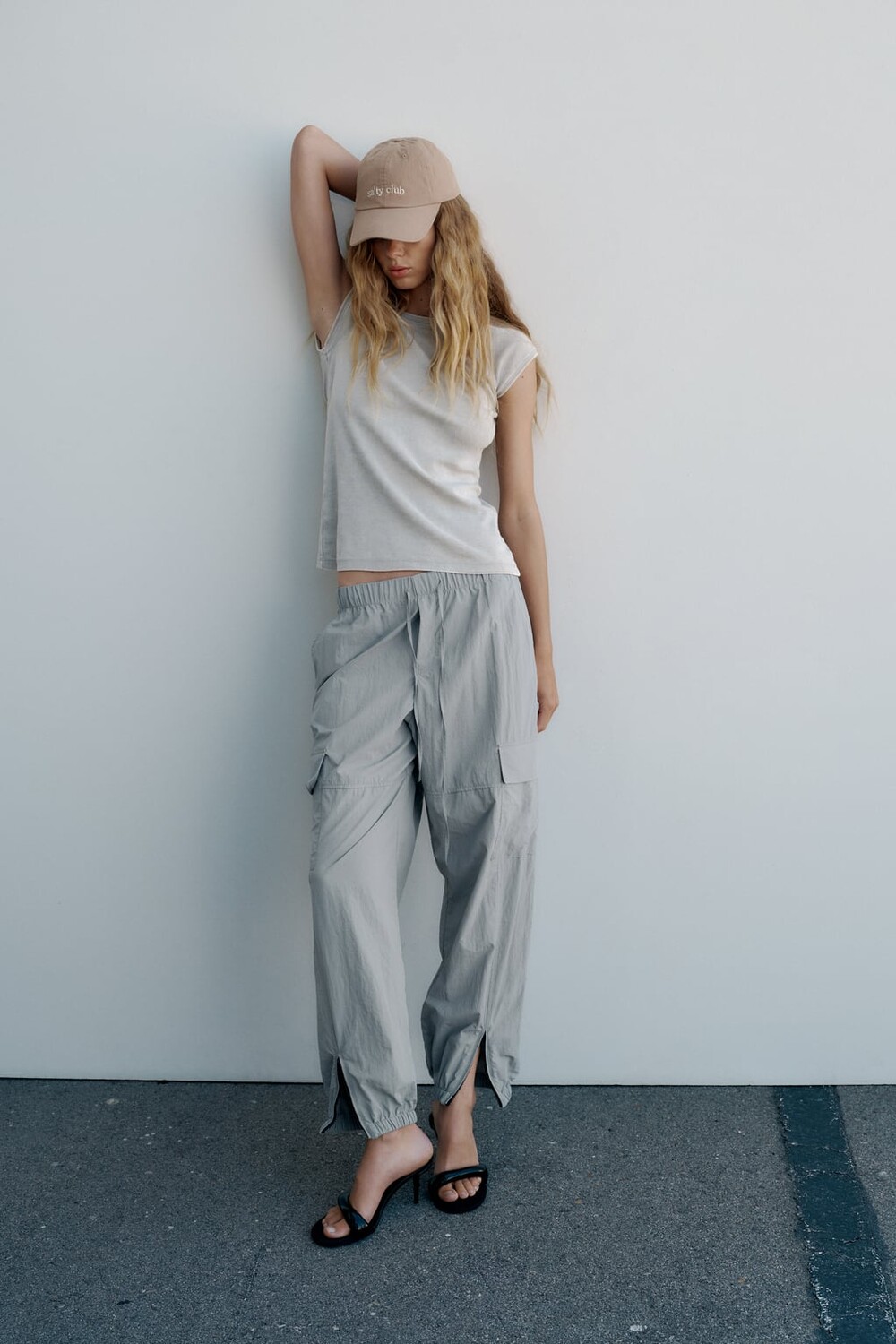 

Брюки из нейлона с молниями ZARA, серый