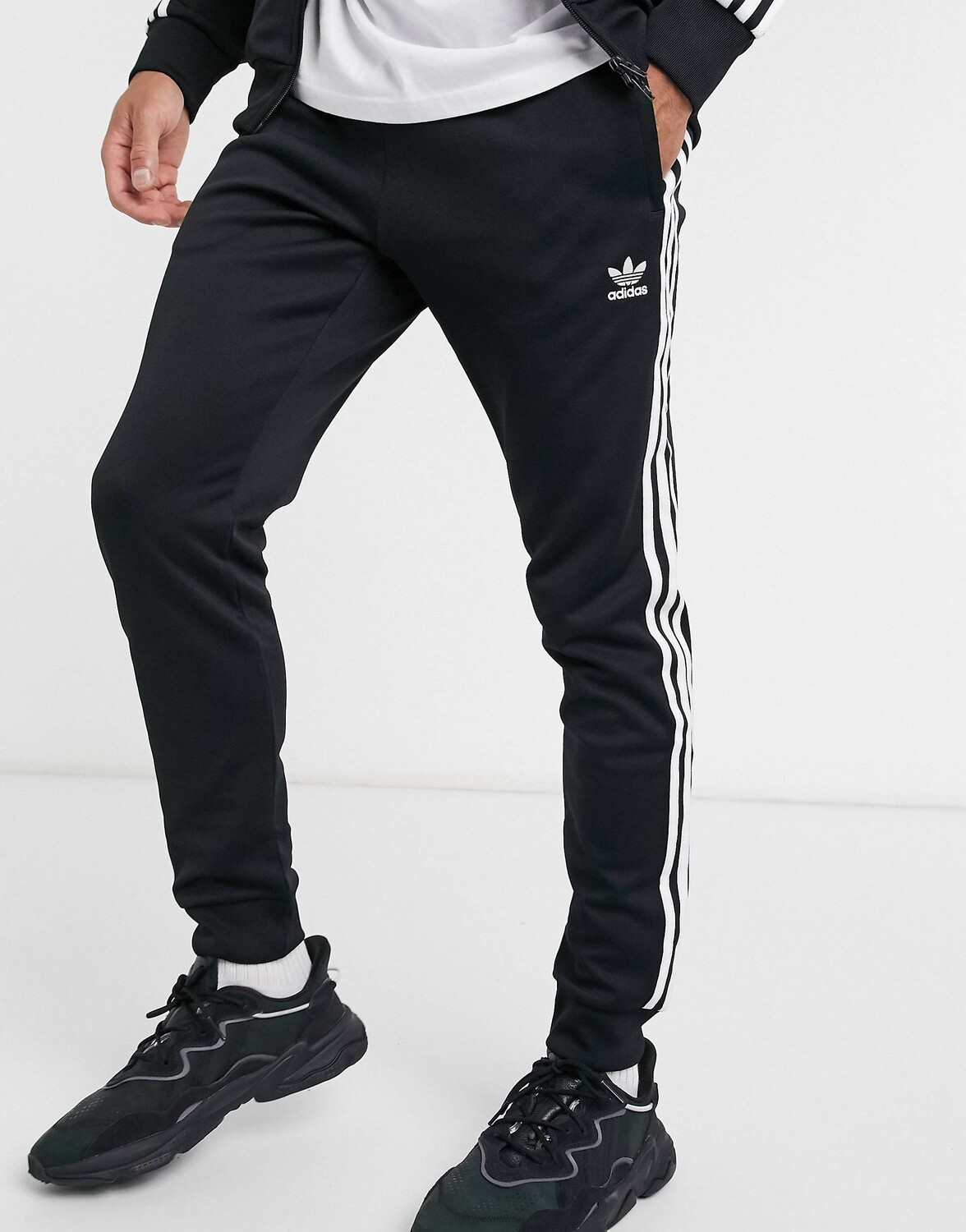 

Черные узкие джоггеры с тремя полосками adidas Originals adicolor - BLACK