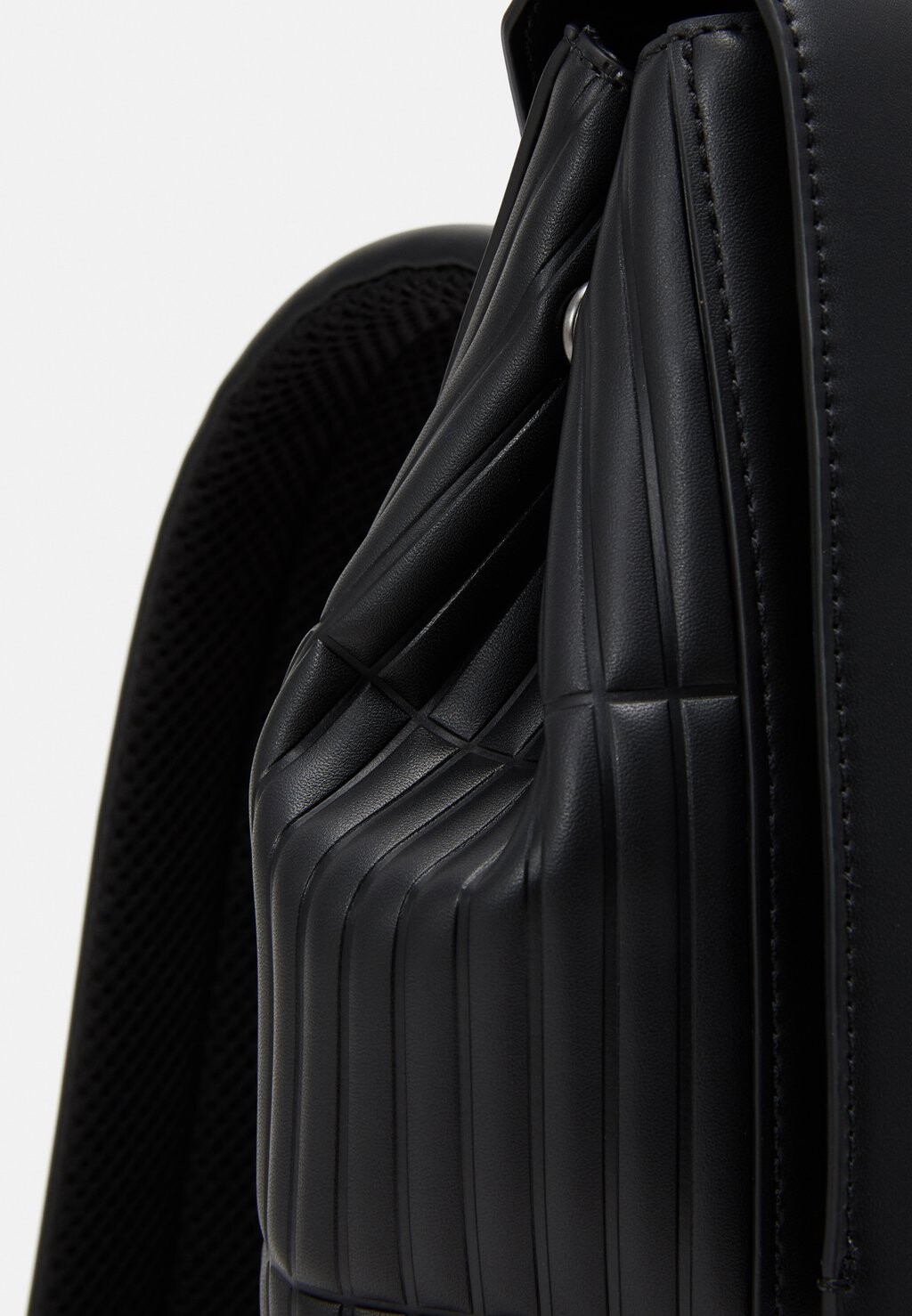 

Рюкзак VERTICAL LINES FLAP BACKPACK Calvin Klein, черный