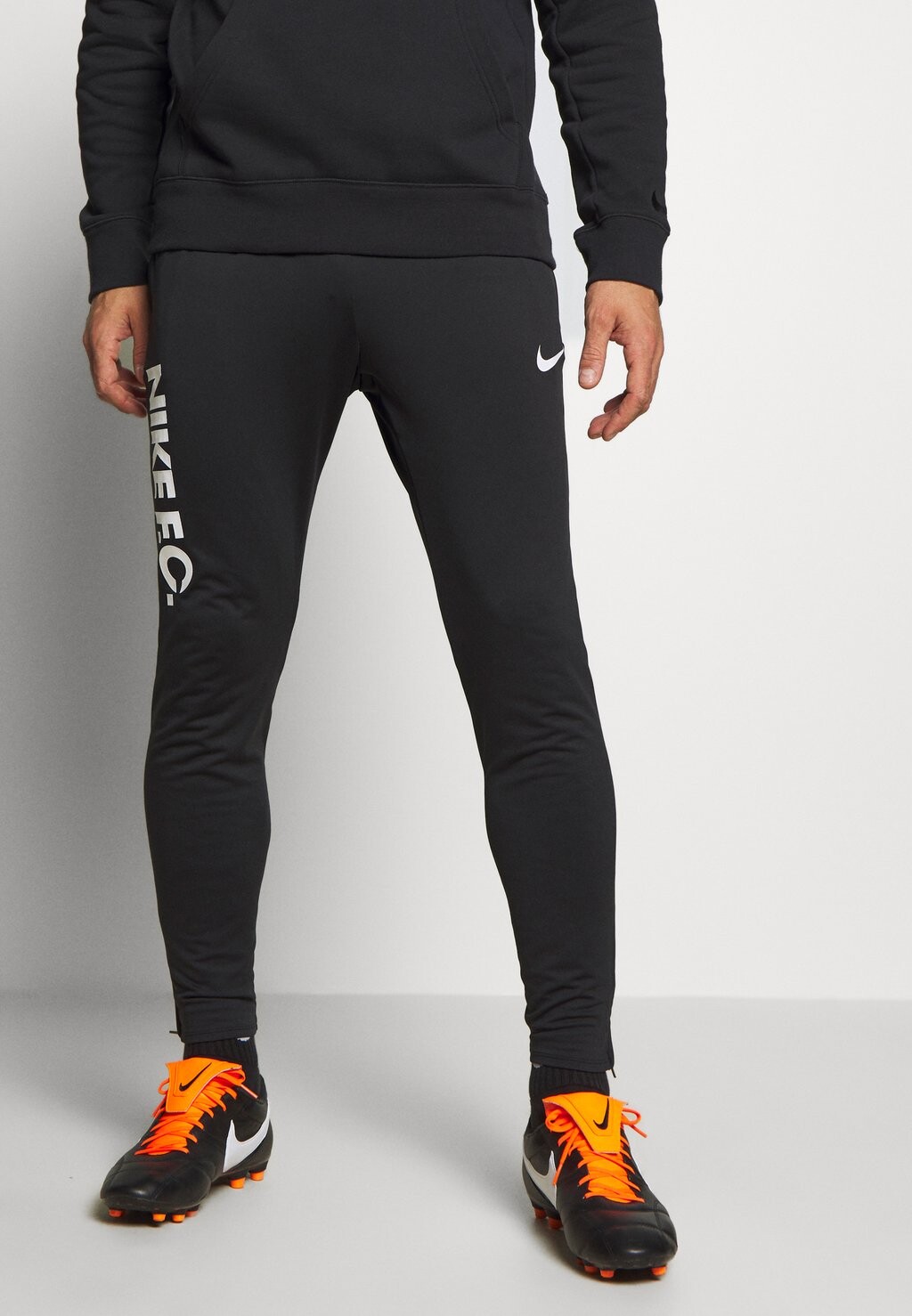 

Спортивные брюки Nike