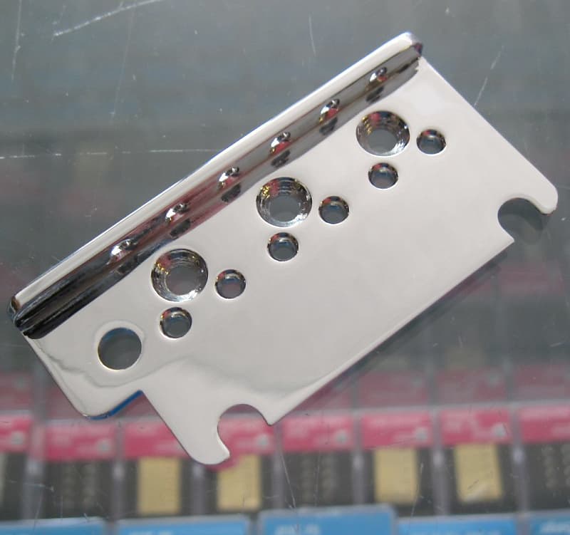 Пластина для тремоло Fender American Pro Stratocaster 7709899000 American Professional Strat Tremolo Bridge Top Plate 770-9899-000 - фото