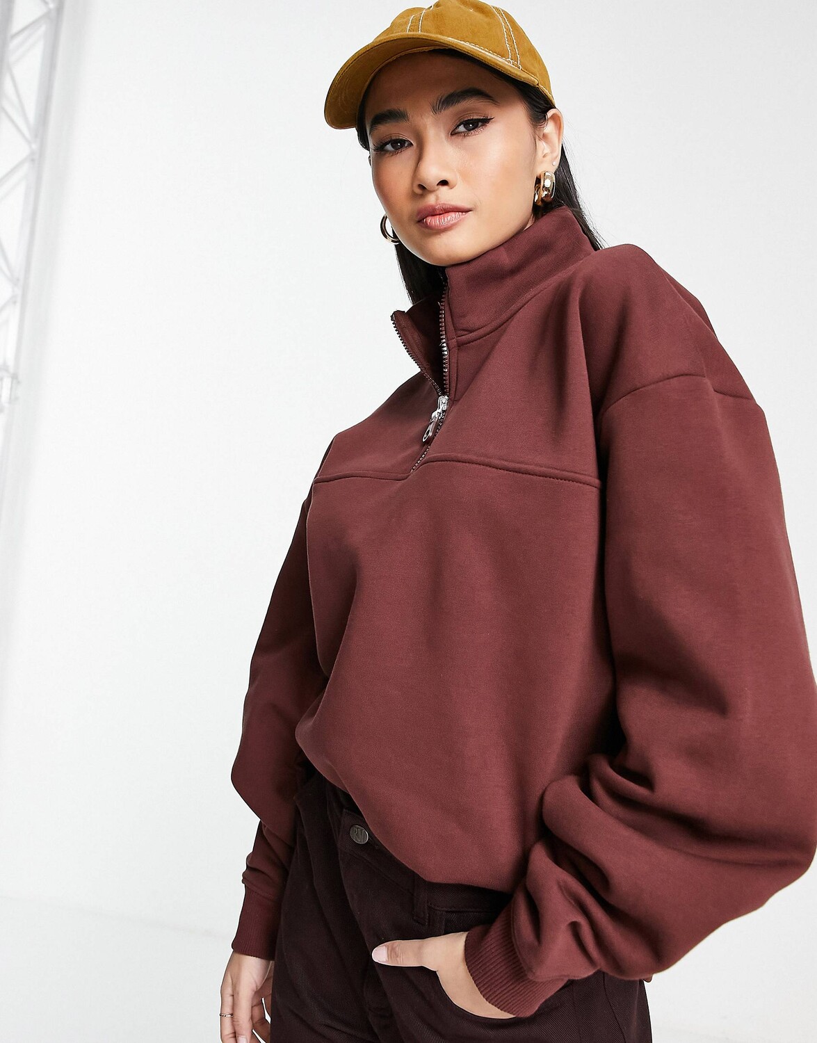 

Коричневая толстовка оверсайз с молнией до половины ASOS DESIGN
