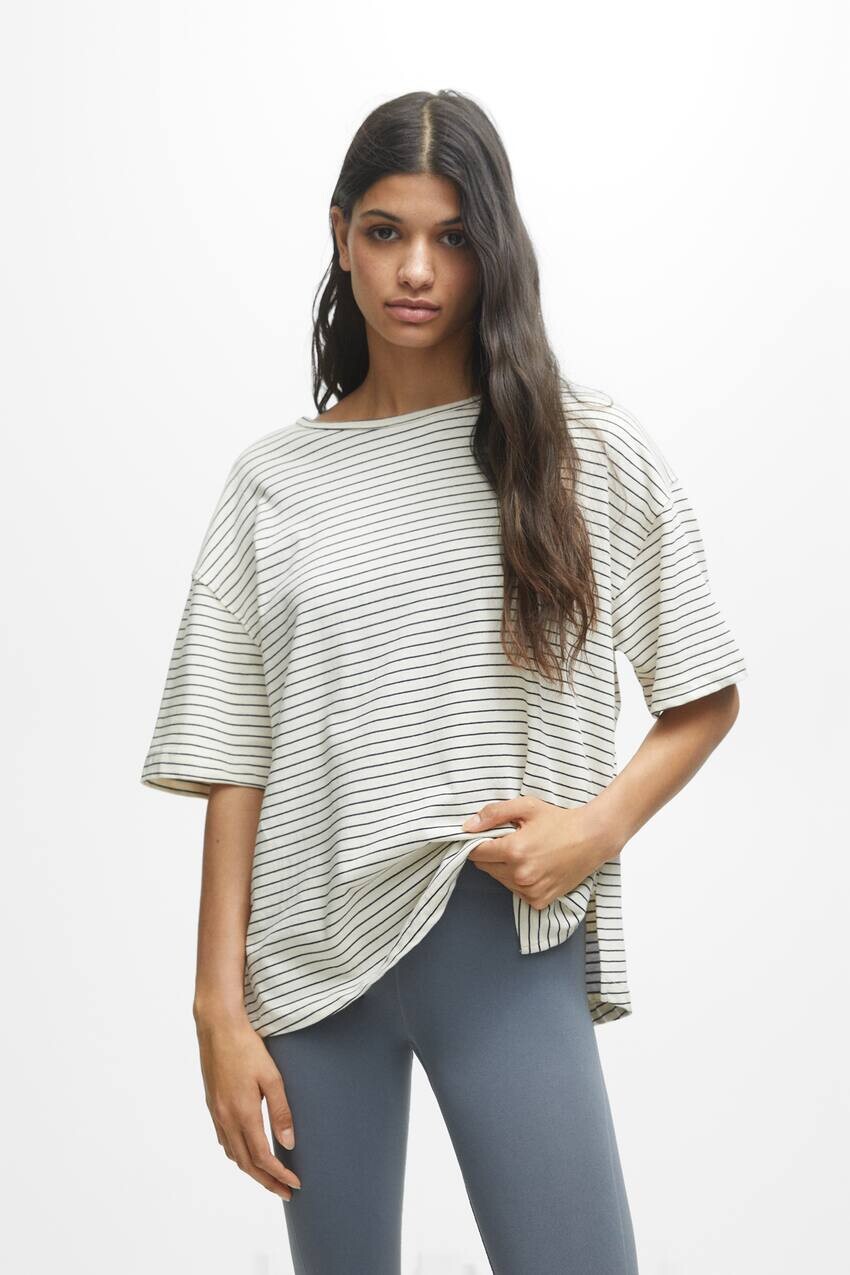 

Полосатая футболка с короткими рукавами Pull&Bear, экрю/черный