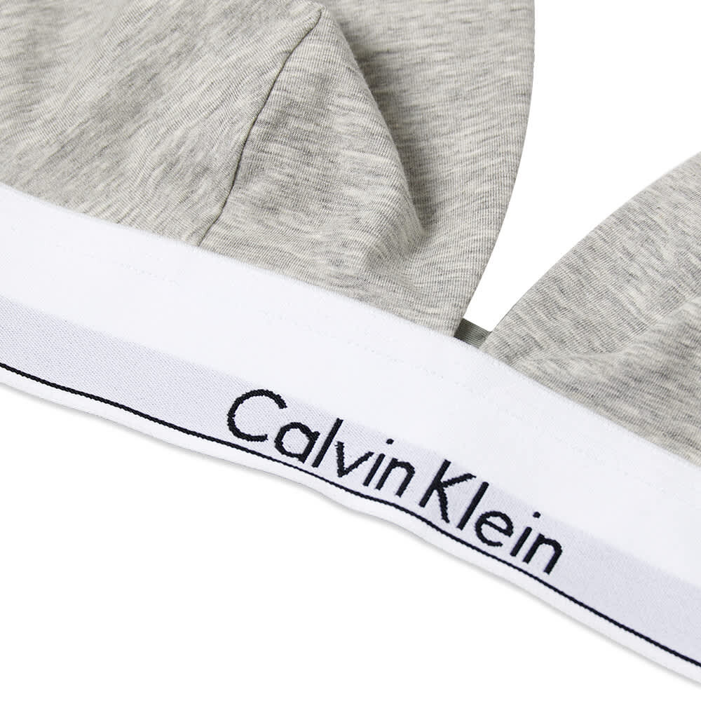 

Бюстгальтер с треугольными чашечками без подкладки Calvin Klein