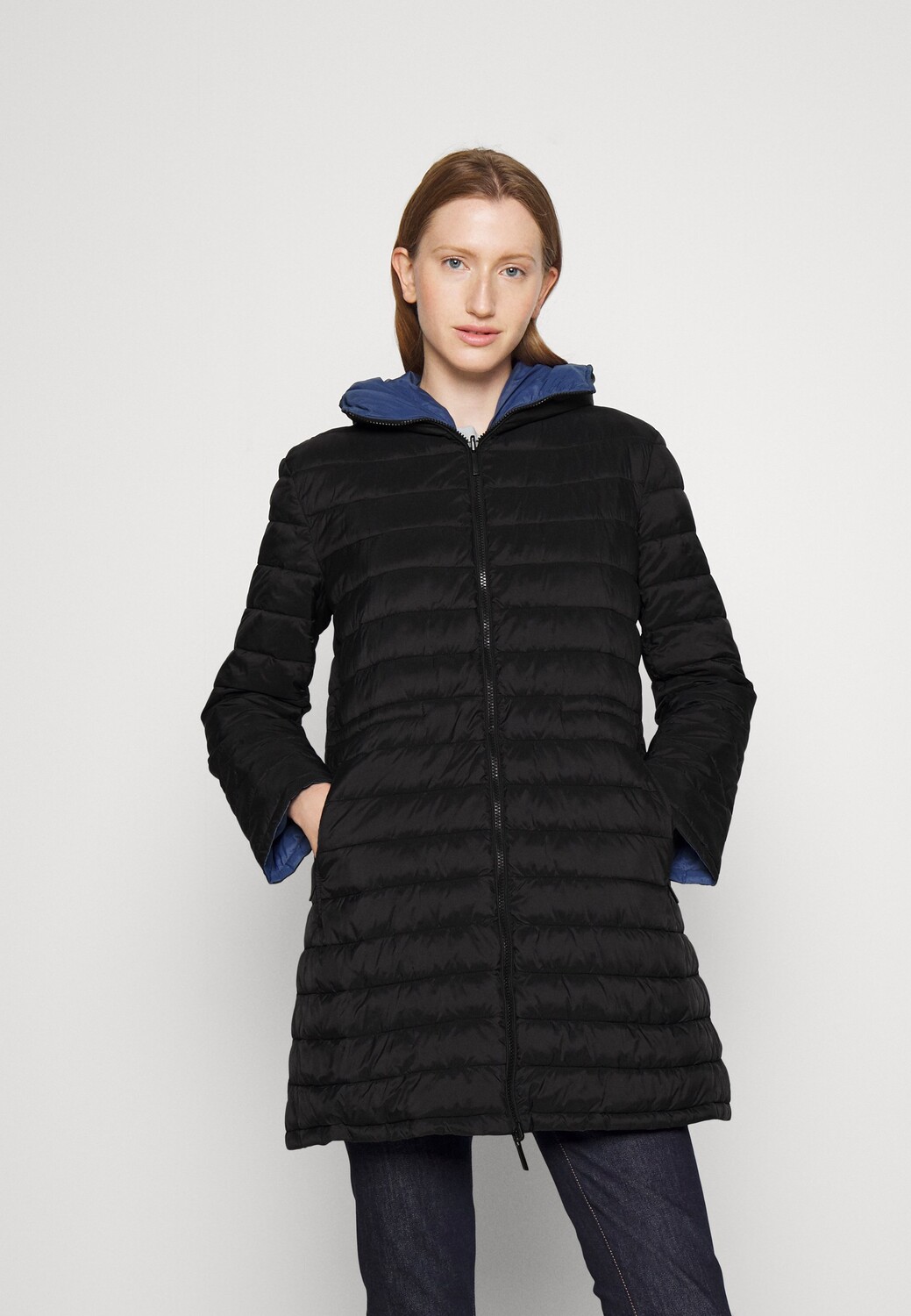 

Пальто Emporio Armani, синий
