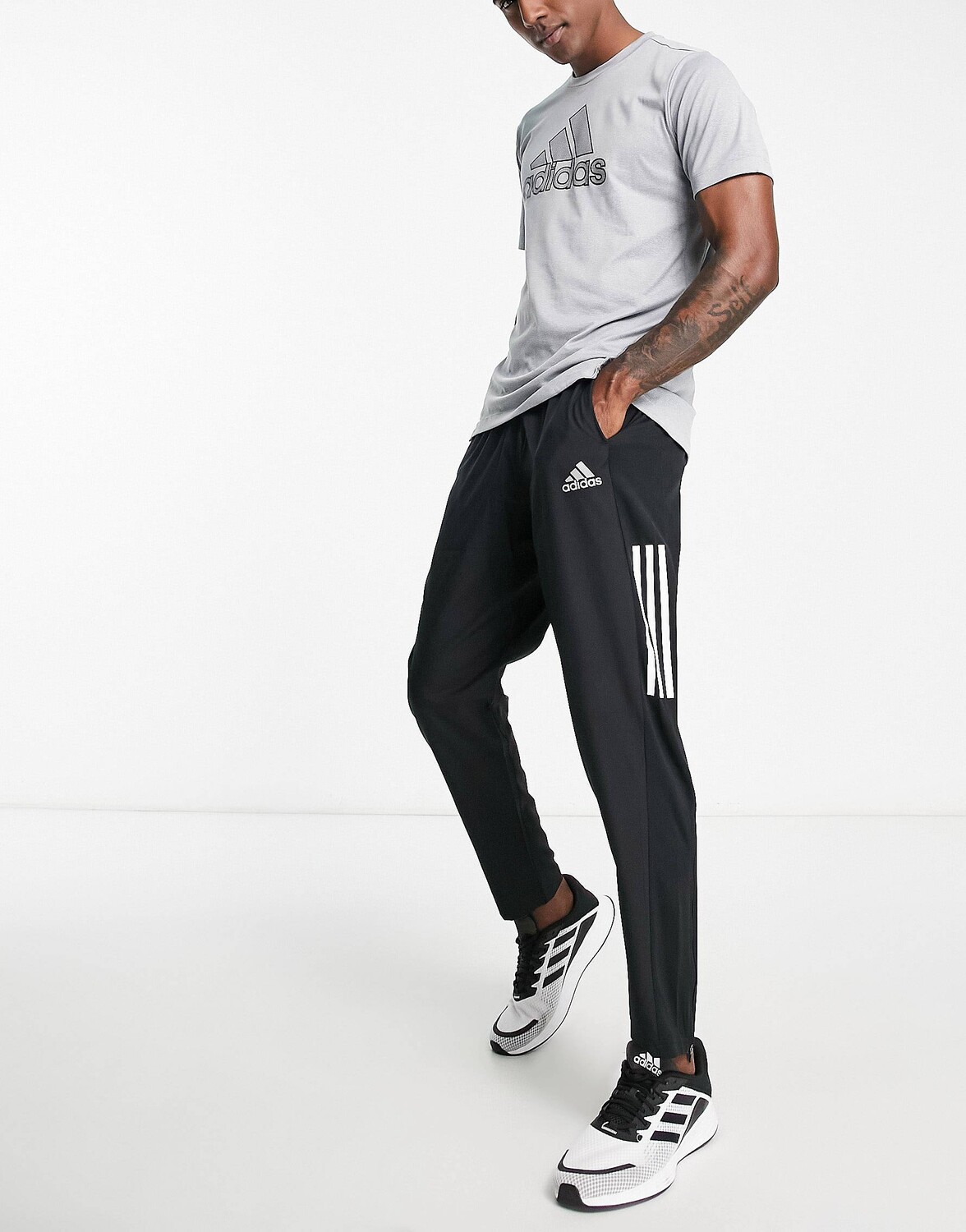 

Черные джоггеры adidas Running astro