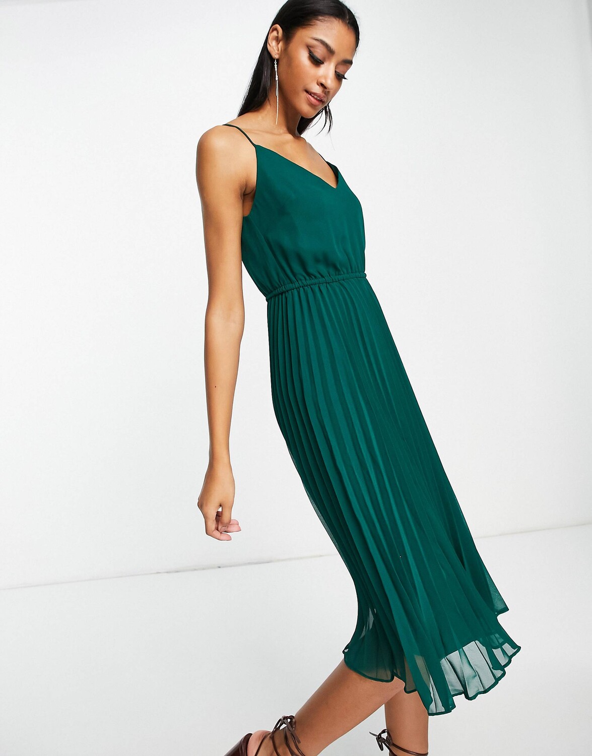 

Зеленое плиссированное платье миди на бретельках с кулиской на талии ASOS DESIGN, Зеленый