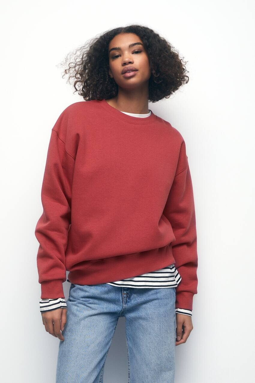 

Базовая толстовка оверсайз с круглым вырезом Pull&Bear, красный