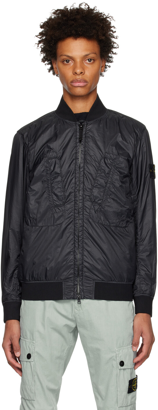 

Черный бомбер с нашивками Stone Island