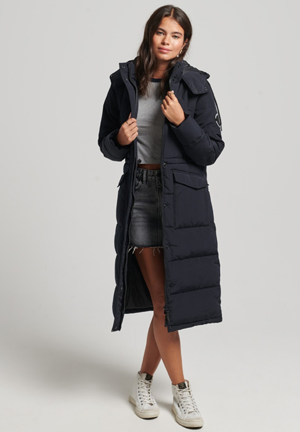

Пальто зимнее Superdry, черный