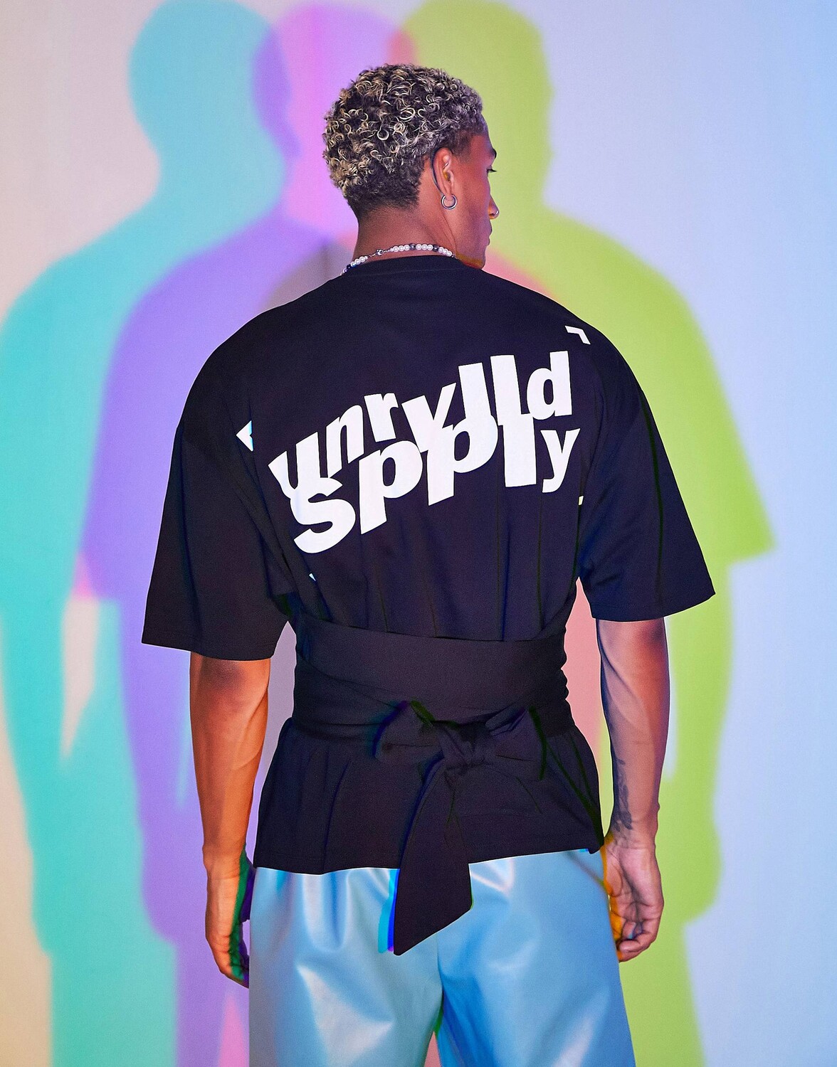 

Черная футболка оверсайз с логотипом и поясом ASOS Unrvlld Spply