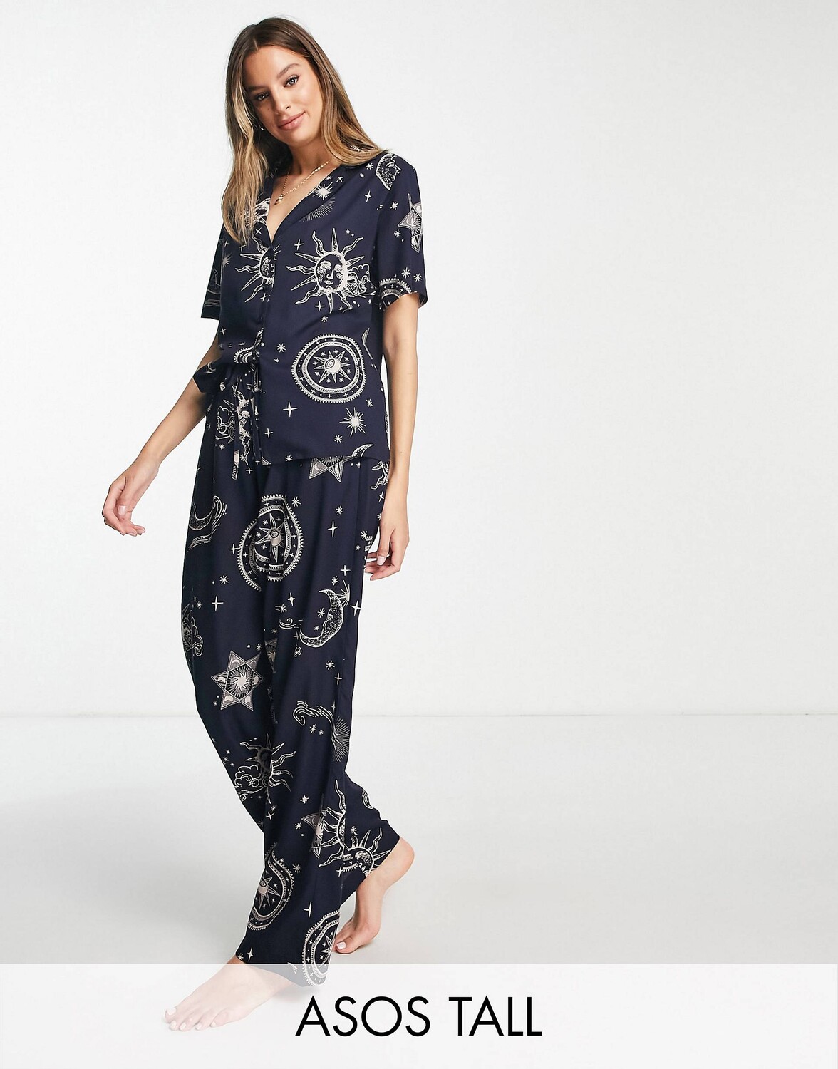 

Темно-синий пижамный комплект с рубашкой и брюками ASOS DESIGN Tall modal horoscope