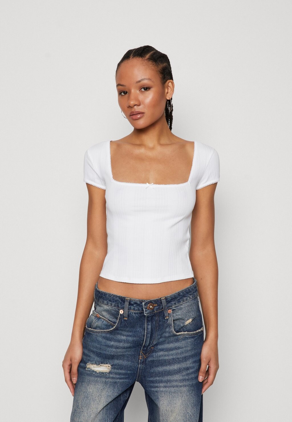 

Футболка базовая OLIVIA PICOT SQUARE BDG Urban Outfitters, цвет white