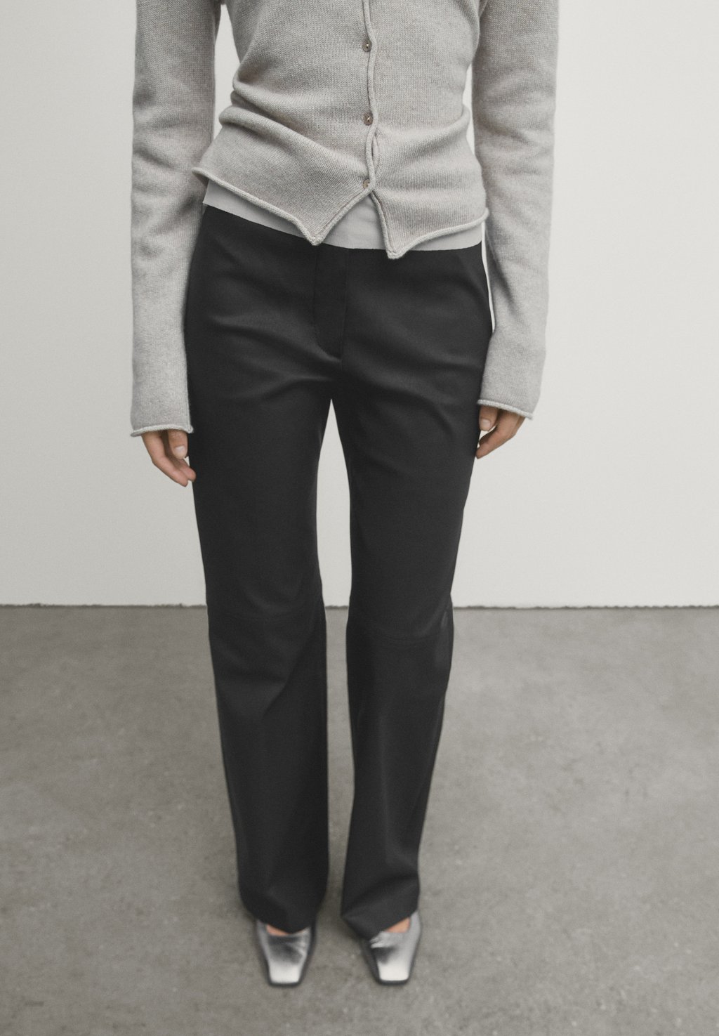 брюки massimo dutti flowing with tie detail черный Брюки Waxed With Seam Detail Massimo Dutti, черный