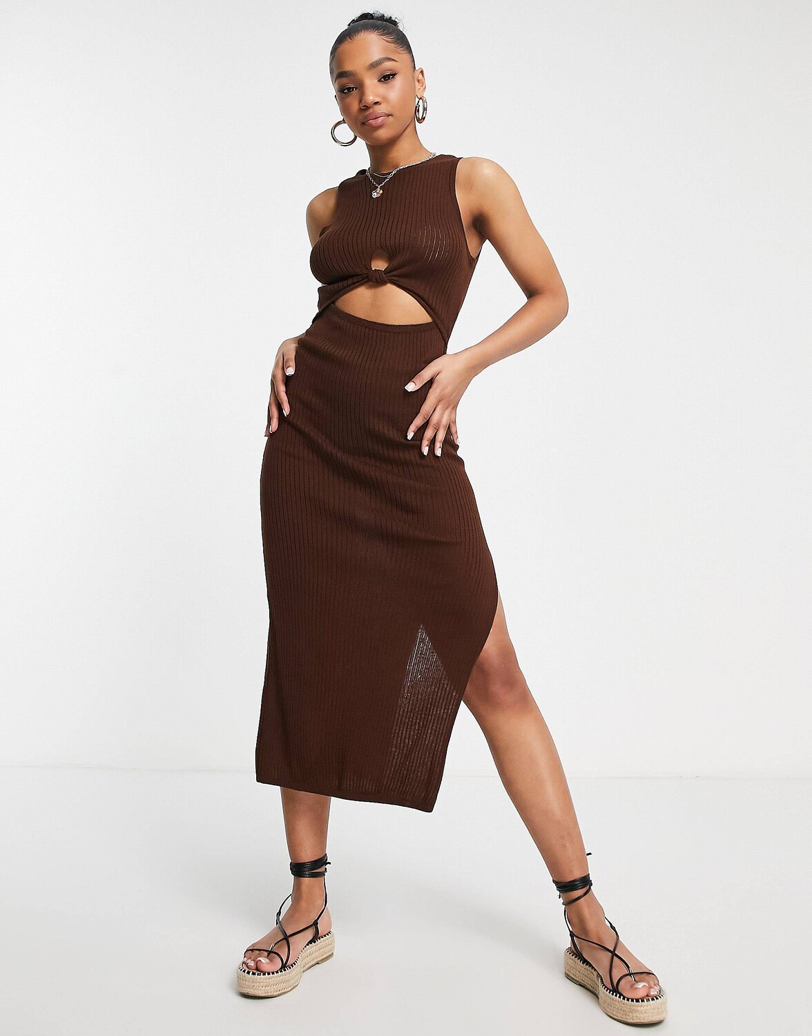 

Коричневое платье макси без рукавов с вырезом спереди ASOS DESIGN, Коричневый