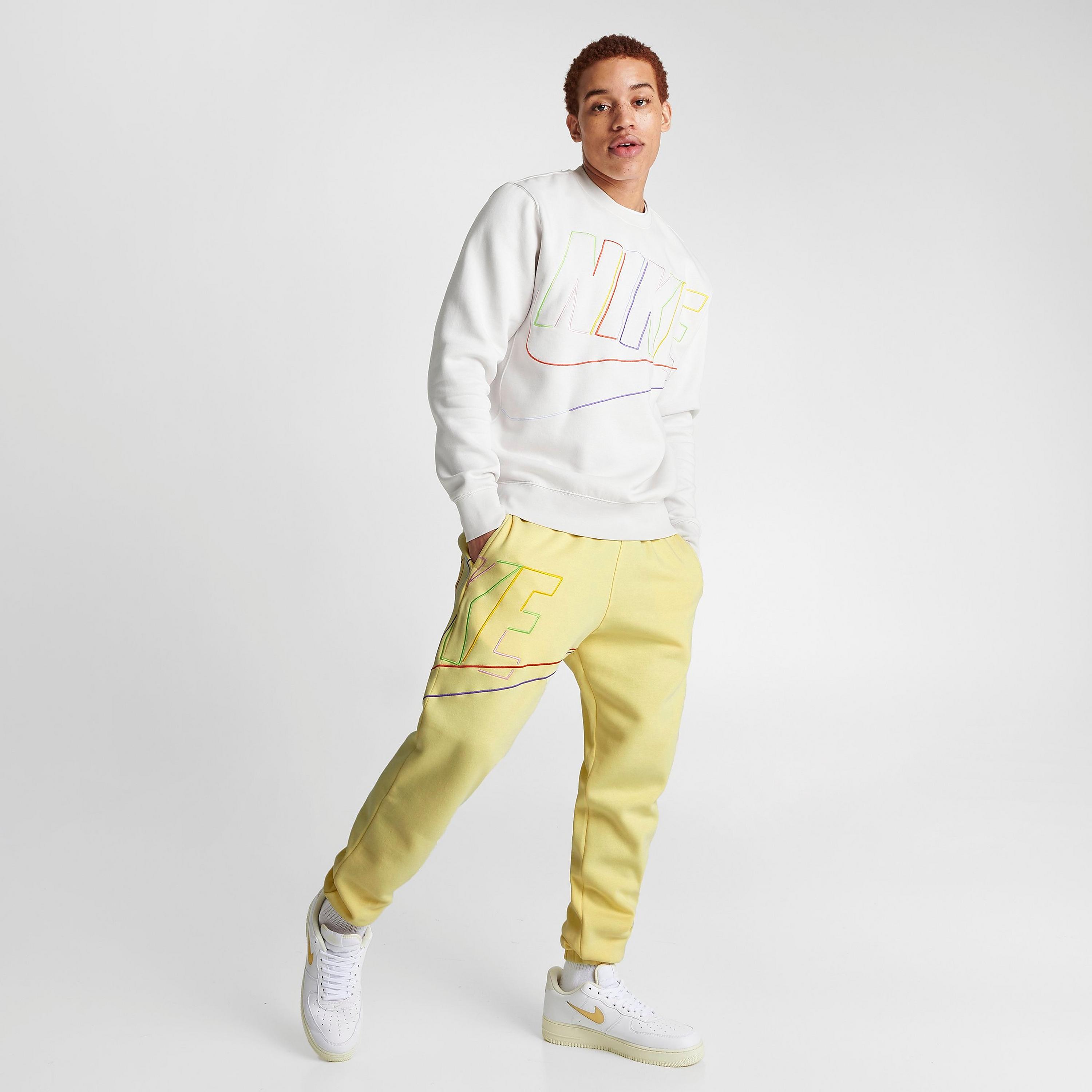 Мужские флисовые спортивные штаны с логотипом Nike Club Fleece+ Futura,  желтый – купить с доставкой из-за рубежа через платформу «CDEK.Shopping»