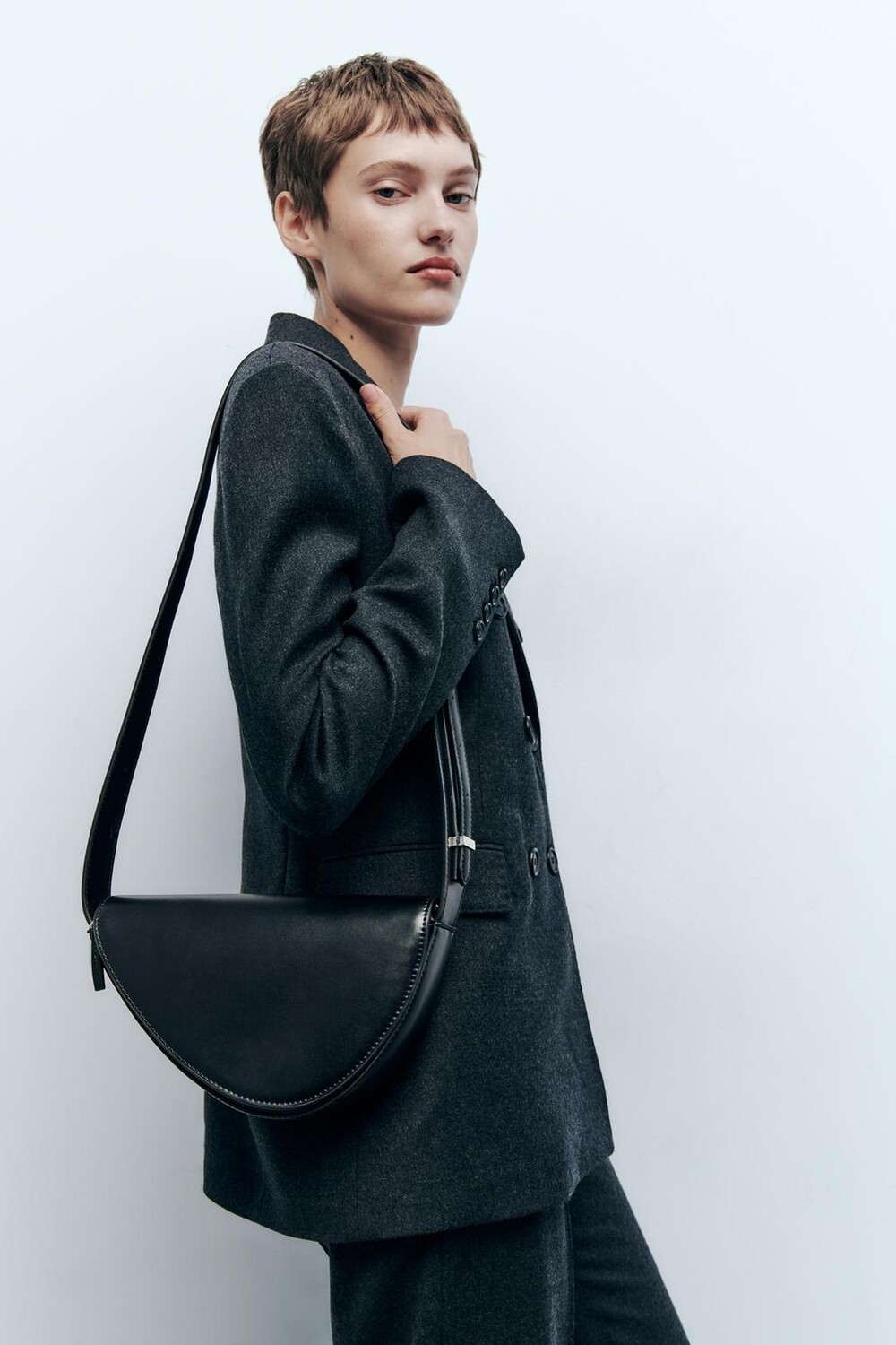 

Асимметричная сумка кросс-боди ZARA, черный