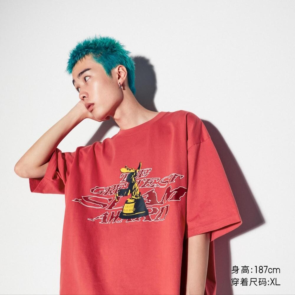 

Футболка с принтом унисекс Uniqlo, красный